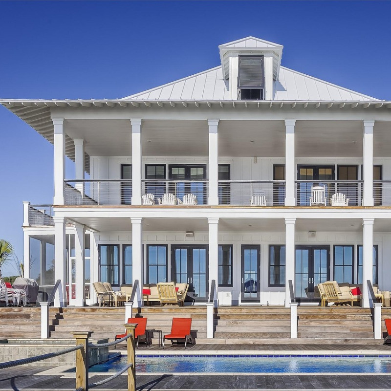 women luxury lifestyle trust network